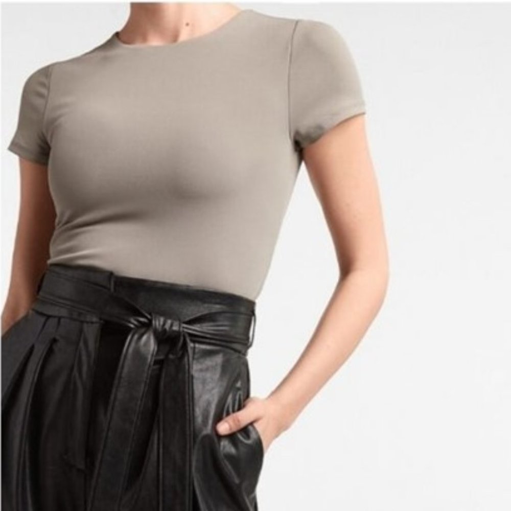 NWT Express Body Contour Crew Neck Tee | Concrete Moss | X-Large